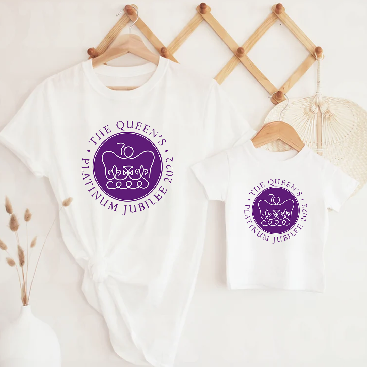 The Queen's Platinum Jubilee 2022 White T-Shirt - Queen's Jubilee Celebrations