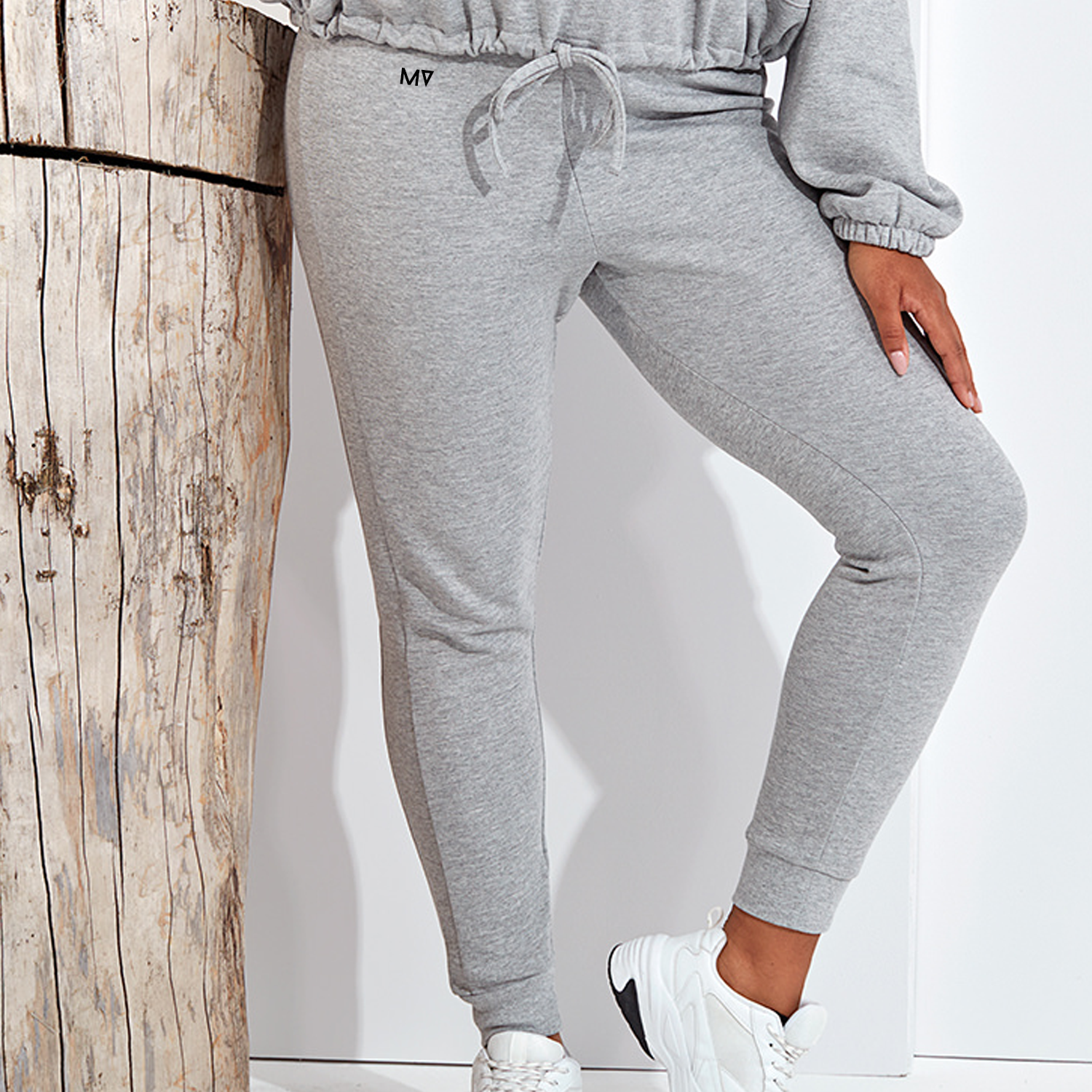 Fitted top grey sweatpants